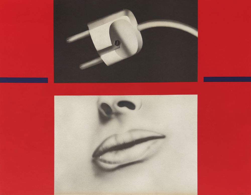 Bouche sur fond rouge
