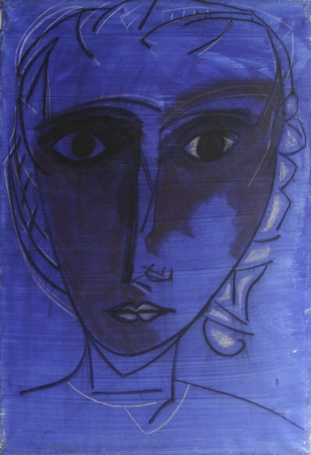 Visage sur fond bleu